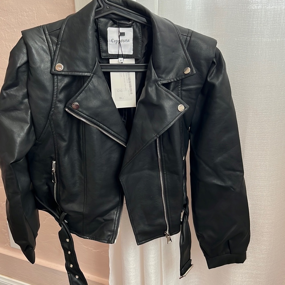 Padded shoulder motto jacket